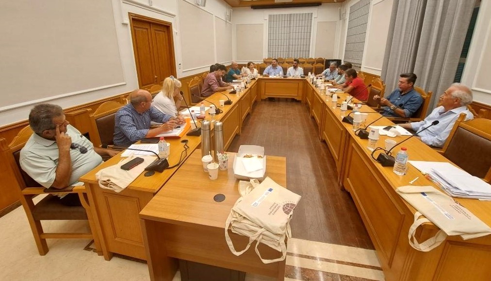 Η Ανάδειξη της Μελισσοκομίας στο νησί σε σύσκεψη στη Περιφέρεια Κρήτης