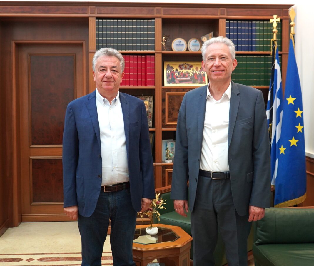 Επίσκεψη του υπ. Ευρωβουλευτή με το ΠΑΣΟΚ-ΚΙΝΑΛ Κ. Χρυσόγονου στον Περιφερειάρχη Στ. Αρναουτάκη