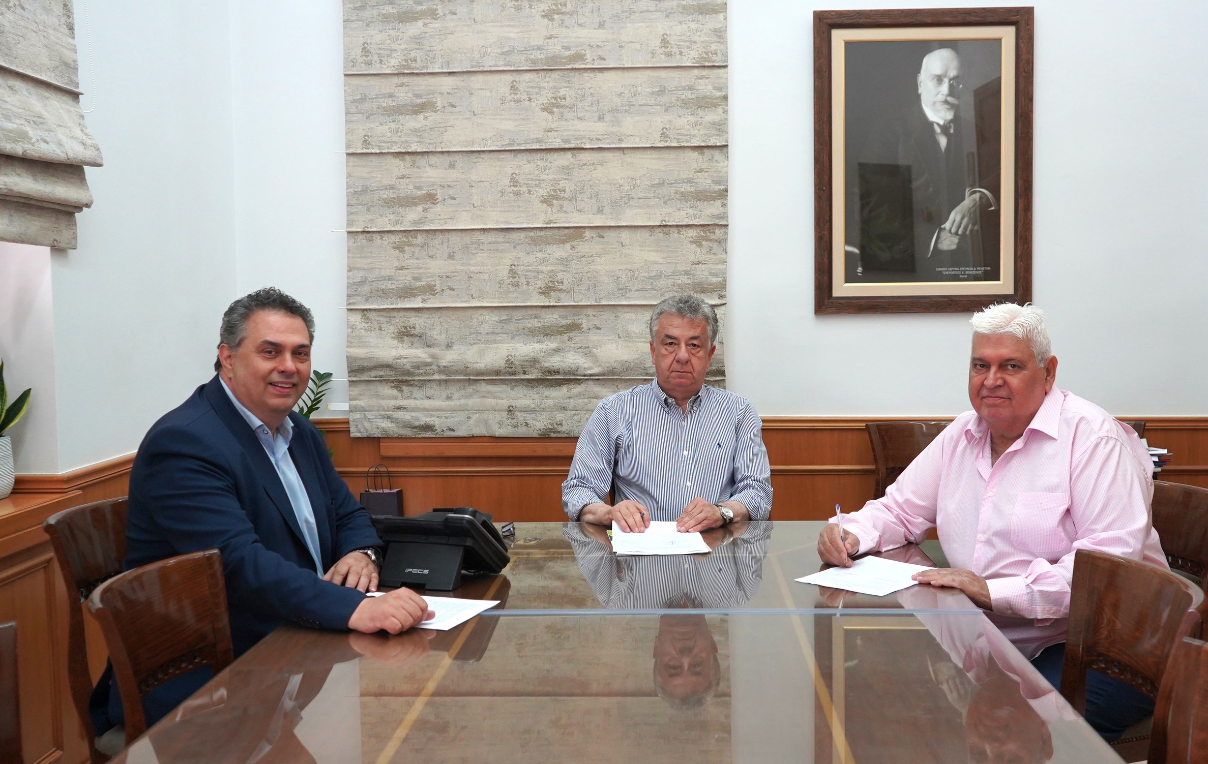 Συνάντηση Περιφερειάρχη Κρήτης με τον Πρόεδρο της Ελληνικής Ομοσπονδίας Πετοσφαίρισης