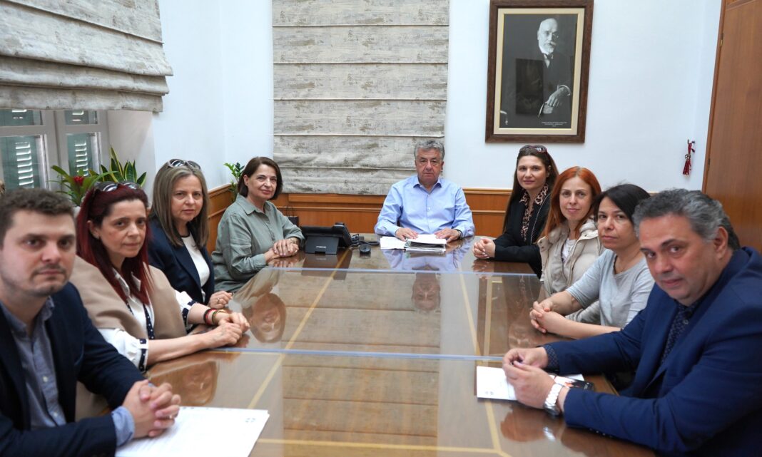Ο Περιφερειάρχης στηρίζει τα αιτήματα των εργαστηριακών γιατρών που βρίσκονται σε κινητοποιήσεις