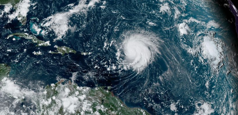 Νέα απειλή για την ομαλή τροφοδοσία με LNG – Στις ΗΠΑ αναμένουν τη χειρότερη περίοδο τυφώνων των τελευταίων 25 ετών