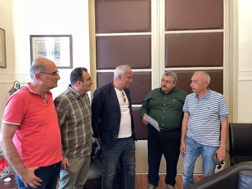 Επισκέφτηκαν τον Νίκο Καλογερή εργαστηριακοί γιατροί των Χανίων – Συζητήθηκαν τα αιτήματά τους