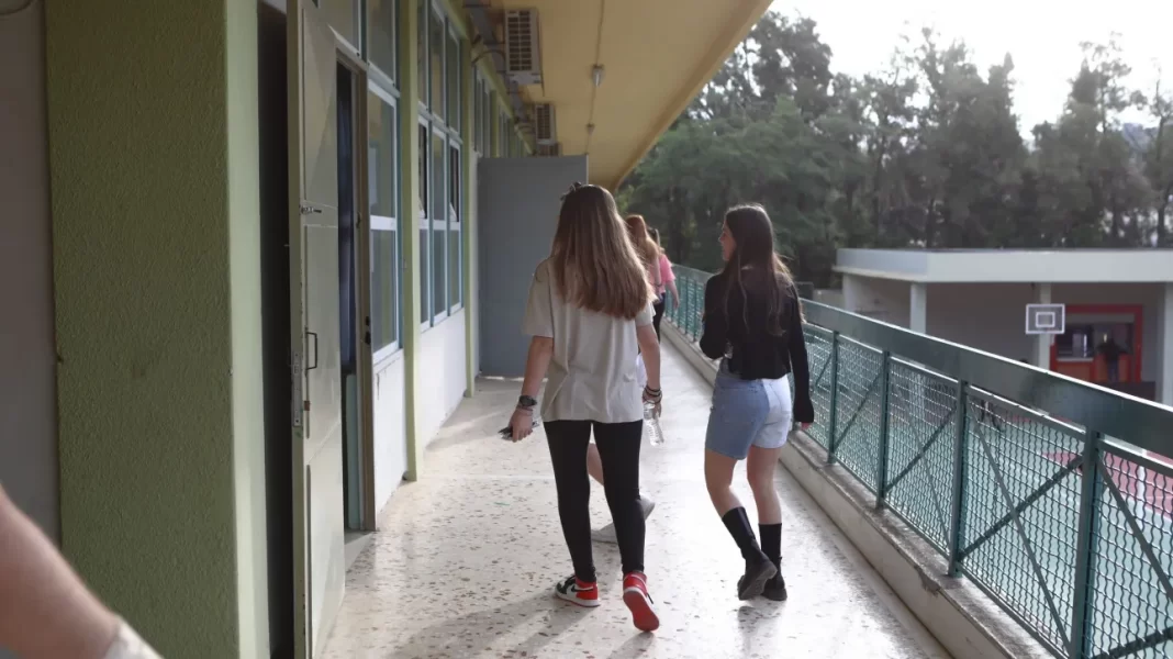 Πότε θα χτυπήσει το τελευταίο κουδούνι στα σχολεία – Πότε ξεκινούν οι Πανελλαδικές