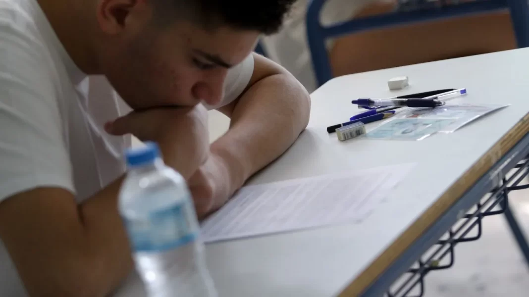 Πανελλαδικές 2024: «Οδηγός επιβίωσης» για τους υποψήφιους των εξετάσεων