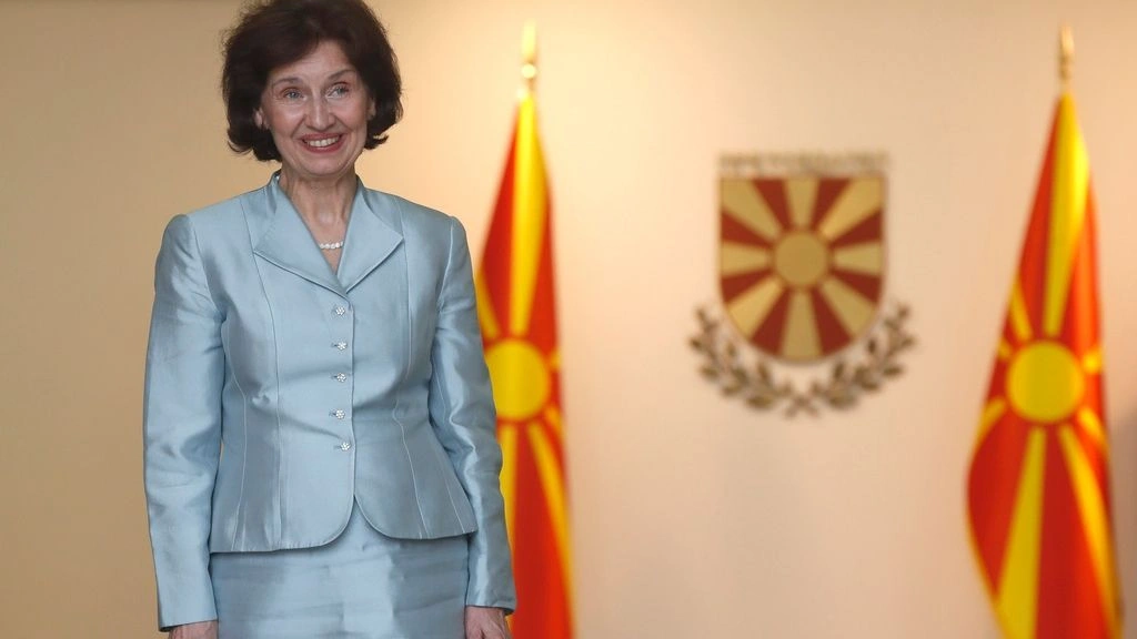 Βόρεια Μακεδονία: Το ΥΠΕΞ της χώρας «αδειάζει» την πρόεδρο – «Να σεβαστεί τη Συμφωνία των Πρεσπών»