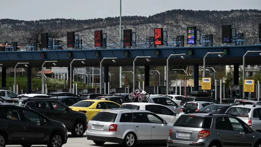 Πάσχα: Φεύγουν και οι τελευταίοι εκδρομείς - 420.000 οχήματα πέρασαν από τα διόδια φέτος