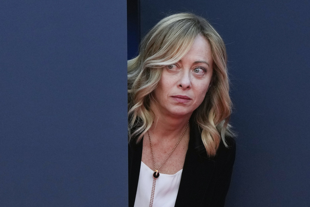 Ιταλία: Η απάντηση ντε Λούκα στη Μελόνι – «Φρόντισε να επικοινωνήσει τη νέα και πραγματική της ταυτότητα»