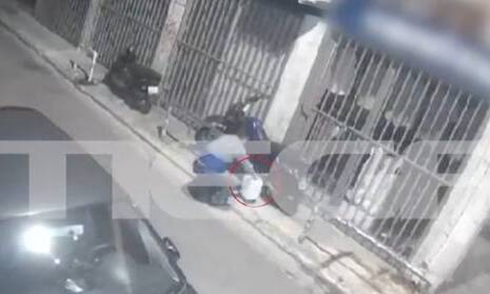 Βίντεο ντοκουμέντο με τον άνδρα που κλέβει βενζίνη από μηχανάκια