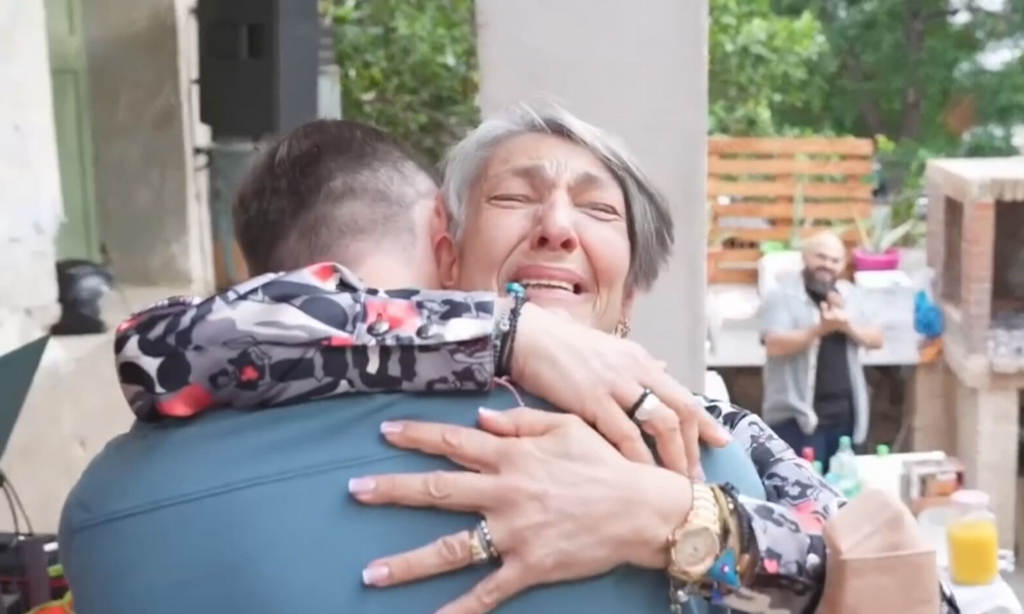 Γνώρισε τον «φύλακα άγγελο» που της χάρισε τη ζωή ως δότης μυελού των οστών – Αλματώδης η αύξηση των εθελοντών