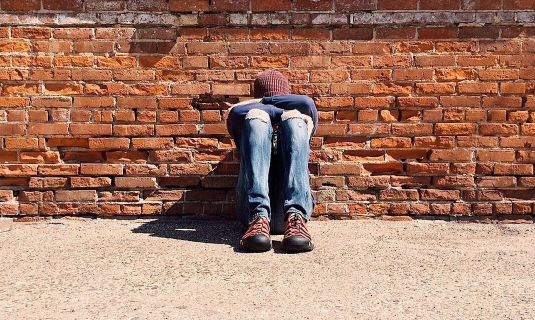 36χρονος κατηγορείται για ασέλγεια στον γιο της συντρόφου του