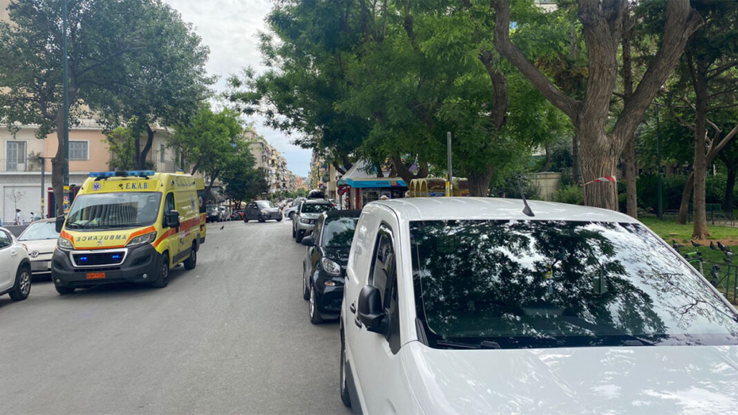 Άστεγος πέθανε μόνος σε κεντρικό δρόμο της Αθήνας