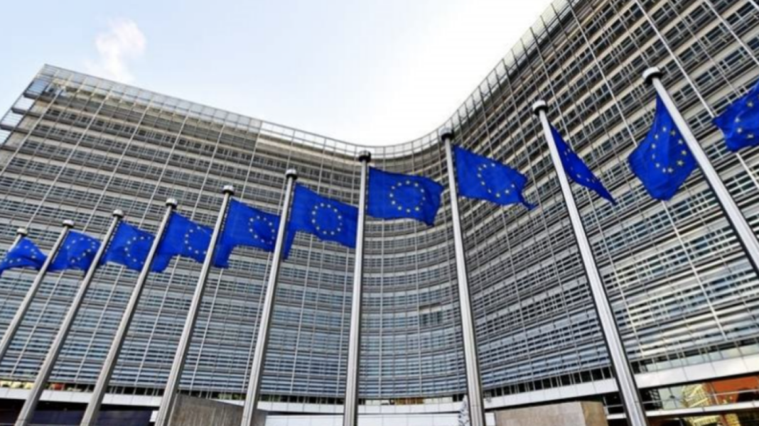 Κομισιόν: Δεν υπάρχει κίνδυνος παραβίασης του κράτους δικαίου για την Πολωνία