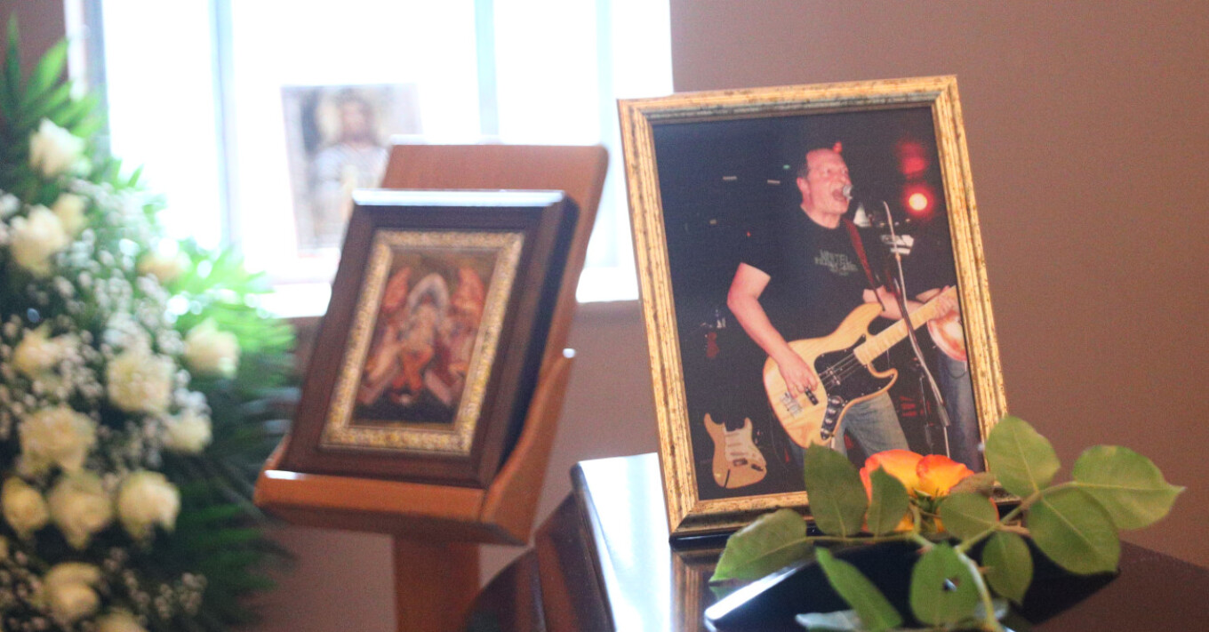 Αντώνης Τουρκογιώργης: Σε κλίμα συγκίνησης το τελευταίο αντίο στον σπουδαίο τραγουδιστή