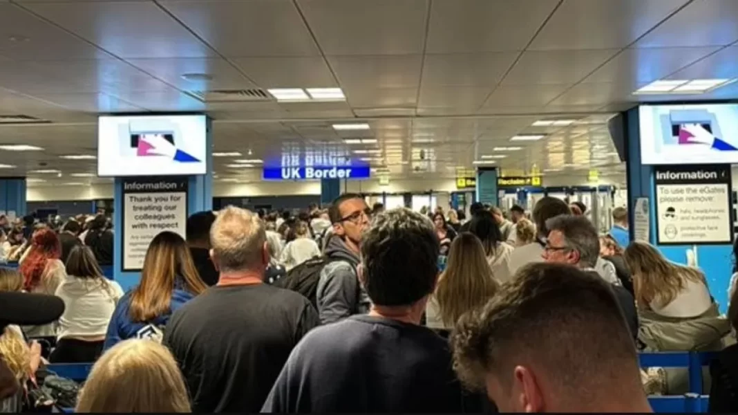 Βρετανία: Χάος για ώρες στα αεροδρόμιο από blackout στο ηλεκτρονικό σύστημα ελέγχου διαβατηρίων - Δείτε βίντεο