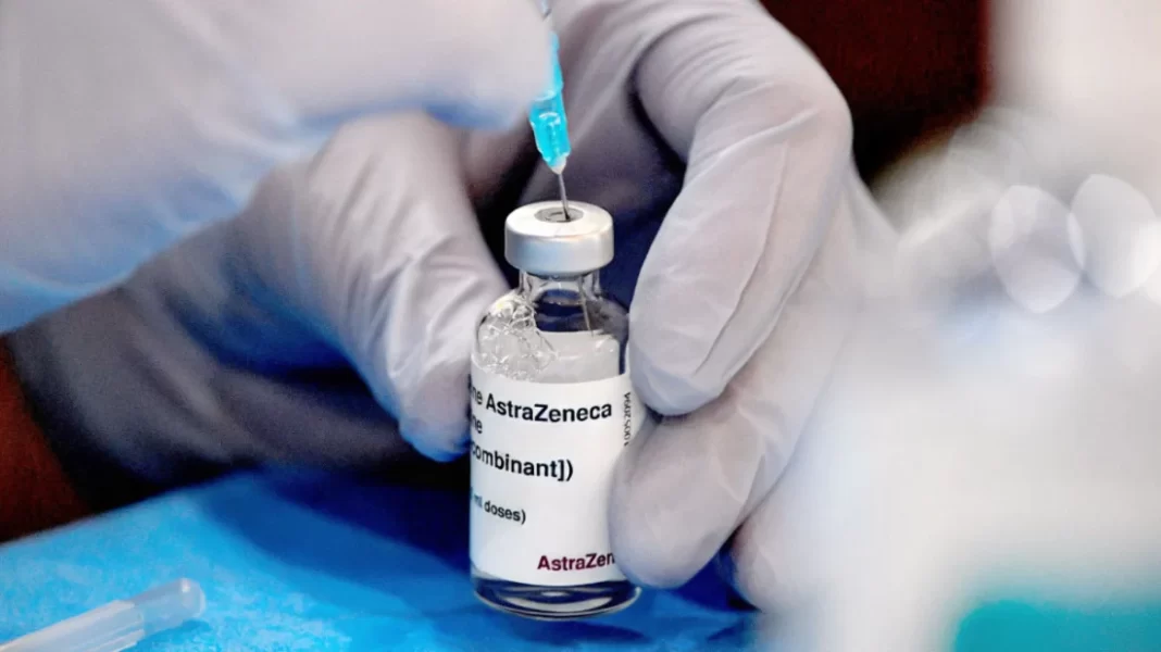 AstraZeneca: Η πορεία του εμβολίου Vaxzevria μέχρι την απόσυρσή του – Τι λένε οι ειδικοί και τι υποστηρίζει η εταιρεία