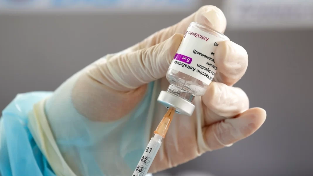 H Astrazeneca αποσύρει το εμβόλιο κατά της Covid που θα μπορούσε να προκαλέσει σπάνιες θρομβώσεις - Ο λόγος που επικαλείται