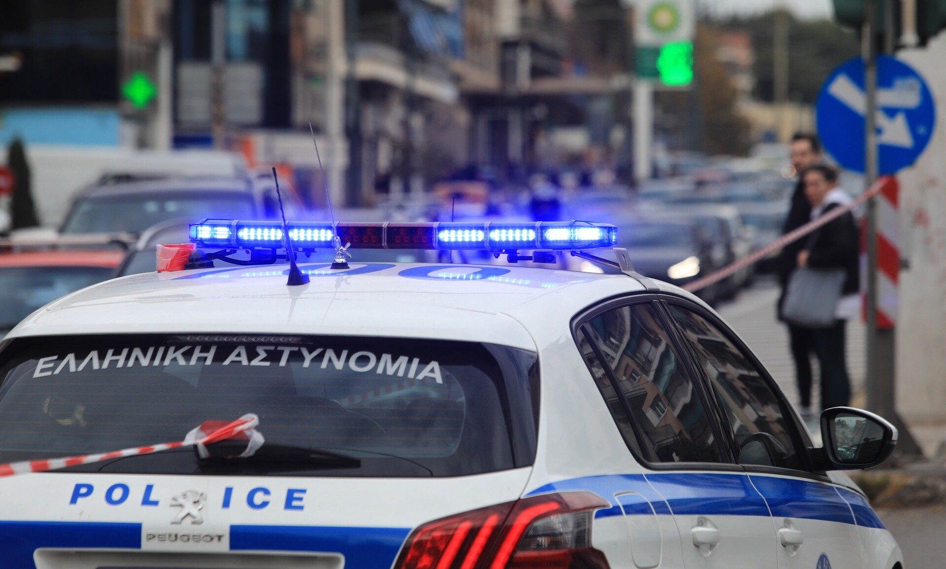 «Ζωή και κότα» για τους εφοριακούς που εμπλέκονται σε κύκλωμα – Οι βίλες και οι πισίνες