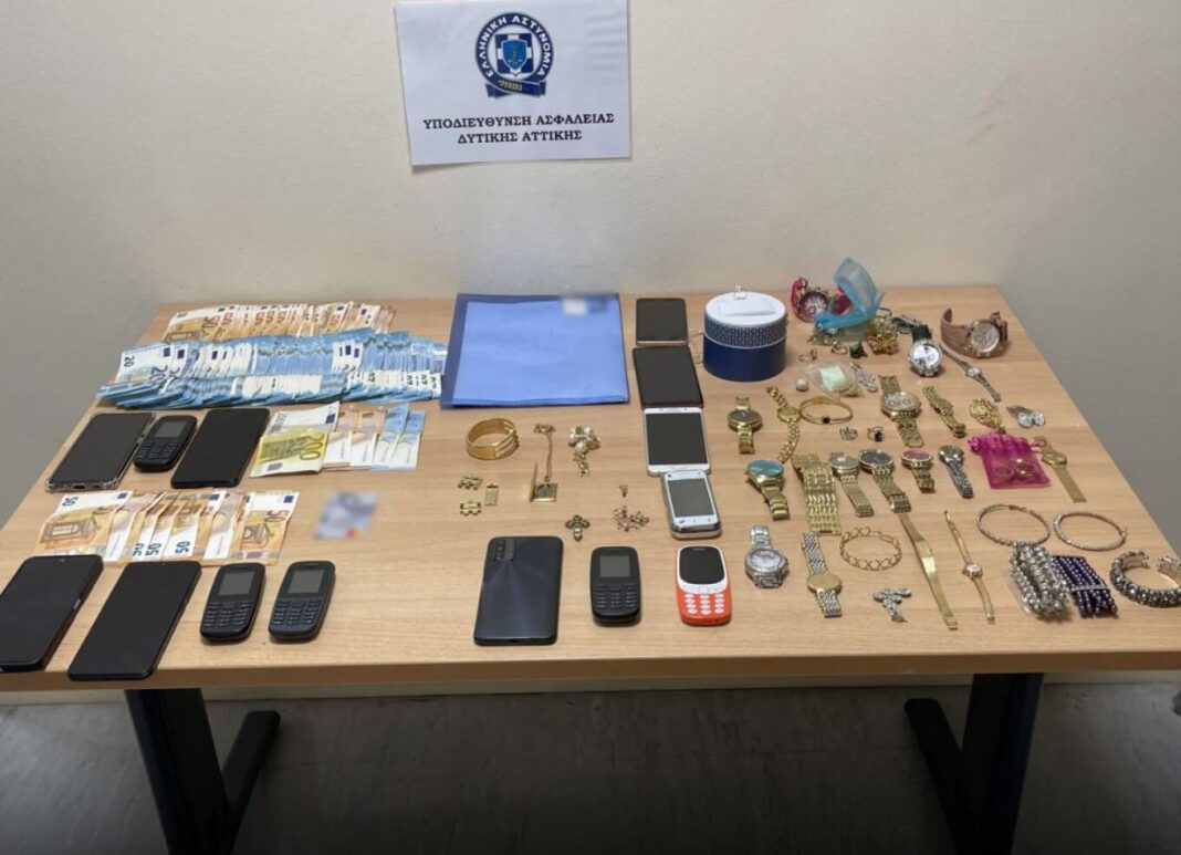 ΕΛΑΣ: Εξαρθρώθηκε εγκληματική οργάνωση που διέπραττε κλοπές σε βάρος ηλικιωμένων - Τέσσερις οι συλλήψεις