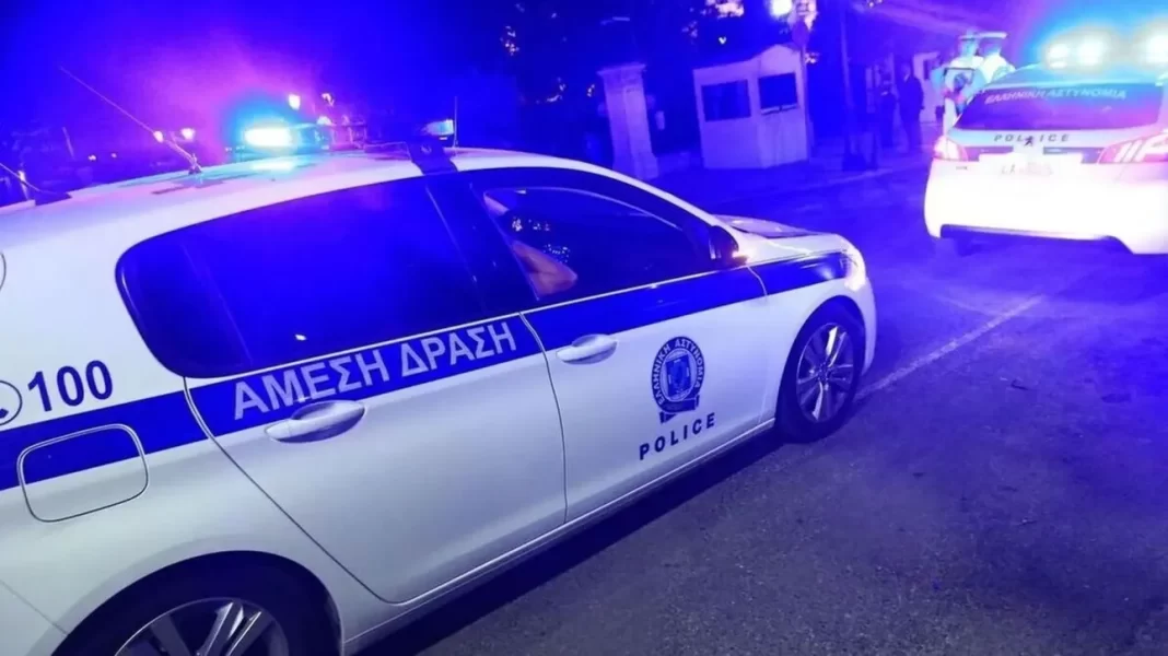 Χειροπέδες σε ανήλικο που είχε στην κατοχή του περίστροφο με πέντε φυσίγγια