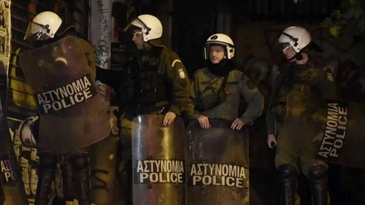 Επίθεση με μολότοφ σε διμοιρία των ΜΑΤ