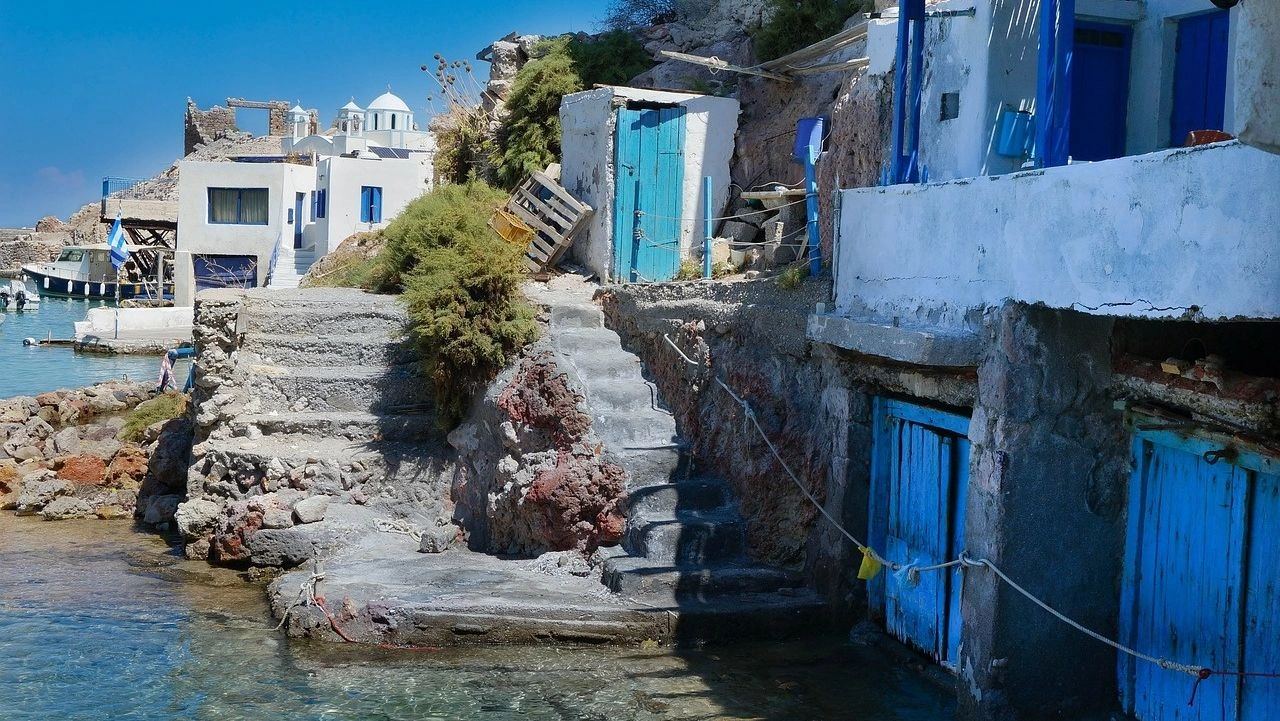 Le Figaro: «Ο υπερτουρισμός είναι ο θανάσιμος εχθρός του τουρισμού» – Tι λέει για τις Κυκλάδες