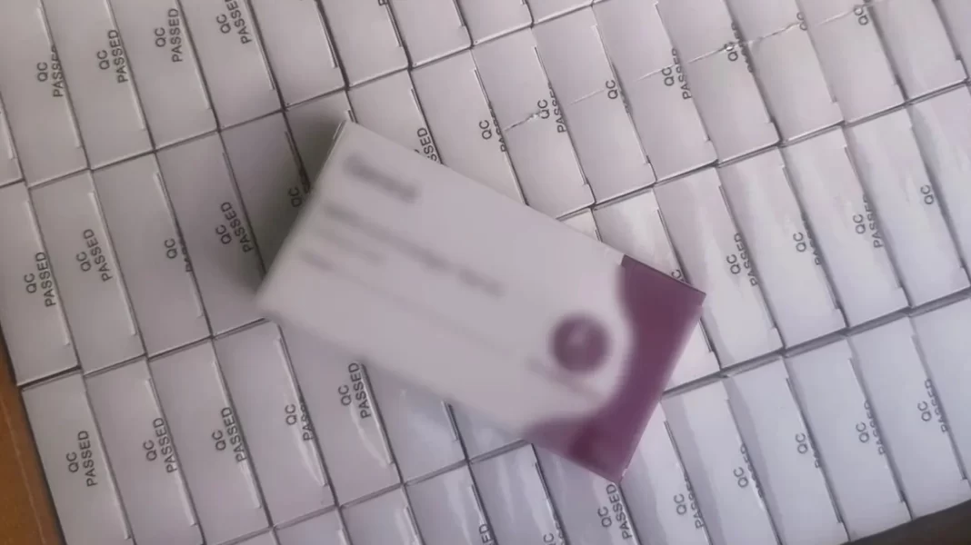 Αλλοδαποί θα πουλούσαν επικίνδυνες για την δημόσια υγεία μάσκες και τεστ Covid – Θα έβγαζαν 1,6 εκατ. ευρώ