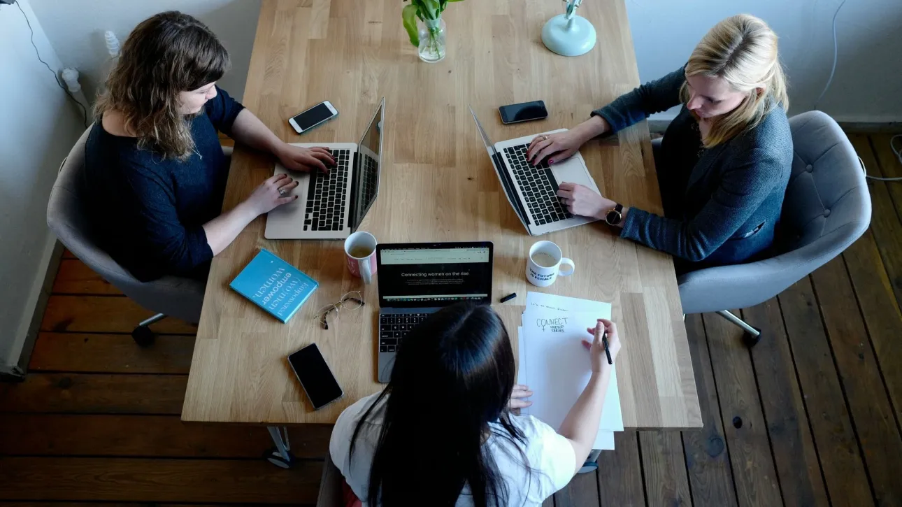 Σε χαμηλό 15ετίας η ανεργία με υποχώρηση 8,4% – Ρεκόρ νέων θέσεων εργασίας