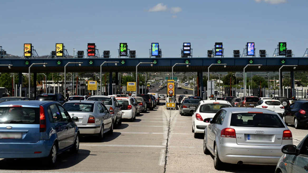 Με αυτοκίνητα, ΚΤΕΛ και πλοία επιστρέφουν οι εκδρομείς του Πάσχα