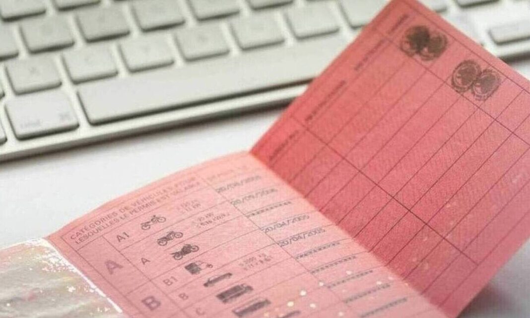 Τίτλοι τέλους για το χάρτινο δίπλωμα οδήγησης: Πότε θα εξαφανιστεί