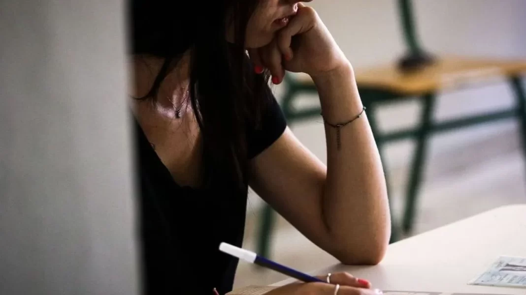 Πανελλήνιες 2024: Ποιοι είναι οι συντελεστές της Ελάχιστης Βάσης Εισαγωγής