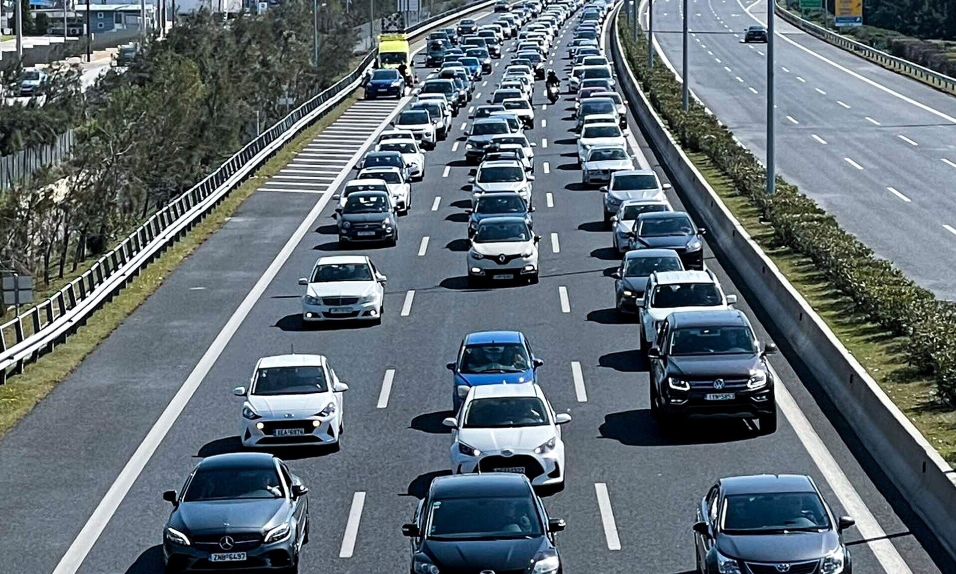 Εγκαταλείπουν το «κλεινόν άστυ» οι Αθηναίοι για το Πάσχα - Πόσοι έφυγαν από τις Εθνικές Οδούς