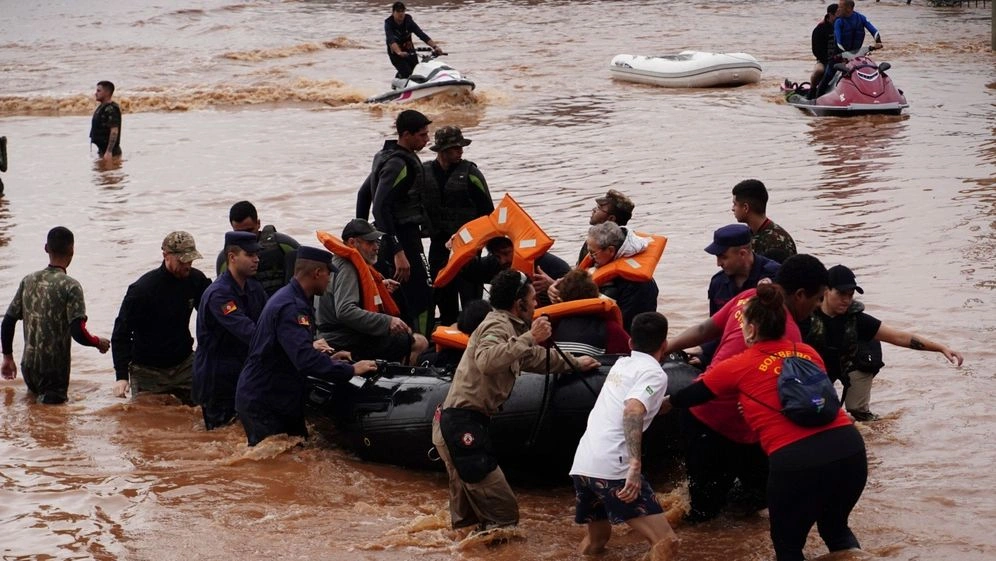 Βραζιλία – πλημμύρες: Αγωνιώδεις προσπάθειες των διασωστών – 78 νεκροί και 105 αγνοούμενοι
