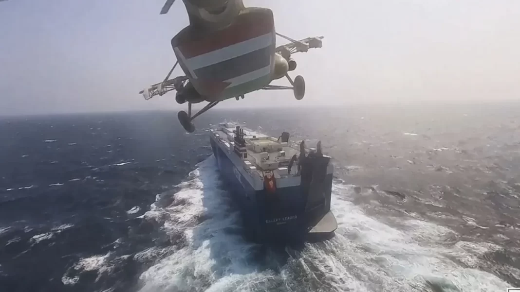 Εκρήξεις κοντά σε εμπορικό πλοίο στην Ερυθρά Θάλασσα – Drone των Χούθι κατέρριψαν οι Αμερικανοί