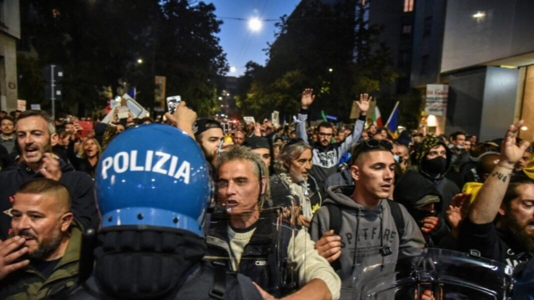 Ιταλία: Συγκρούσεις αστυνομίας-φοιτητών έξω από συνέδριο για την αντιμετώπιση της υπογεννητικότητας