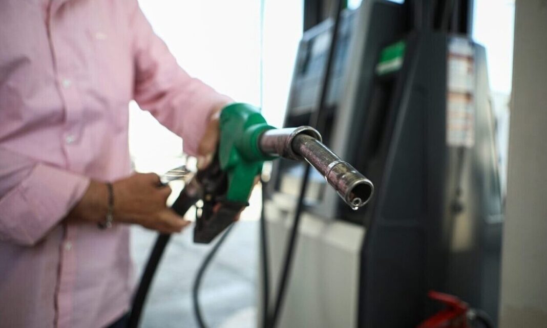Καύσιμα: Έρχεται «καπέλο» 10 λεπτών στη βενζίνη - Πού και πότε μπαίνει