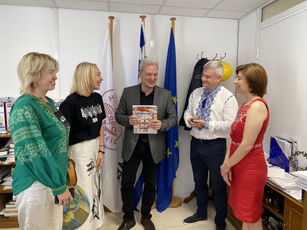 Συνάντηση του Δημάρχου Ηρακλείου με εκπροσώπους της Πρεσβείας της Ουκρανίας και μέλη του Παγκρήτιου Ουκρανικού Συλλόγου ΛΕΛΕΚΙ