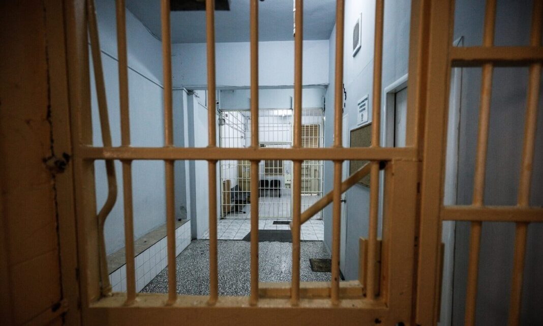 Στη φυλακή ο αρχαιοφύλακας για προσβολή γενετήσιας αξιοπρέπειας σε βάρος ανηλίκων