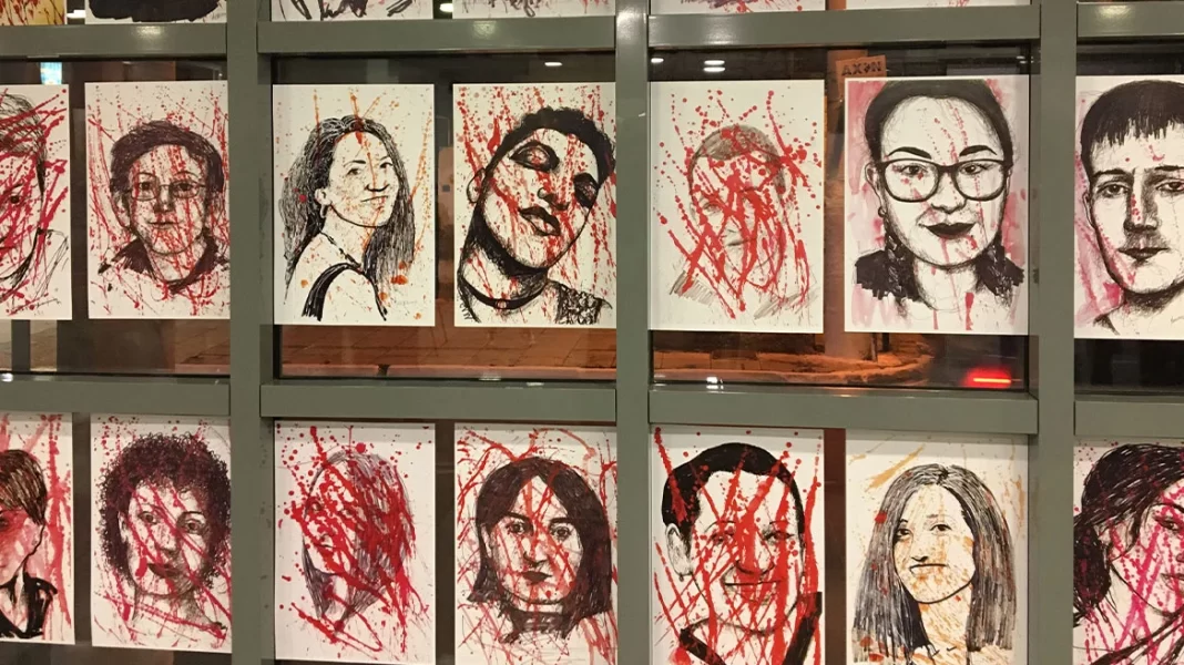 «Να μάθουμε τον σεβασμό»: Οι μάνες τριών δολοφονημένων κοριτσιών έδωσαν ένα ηχηρό μήνυμα ενάντια της βίας κατά των γυναικών