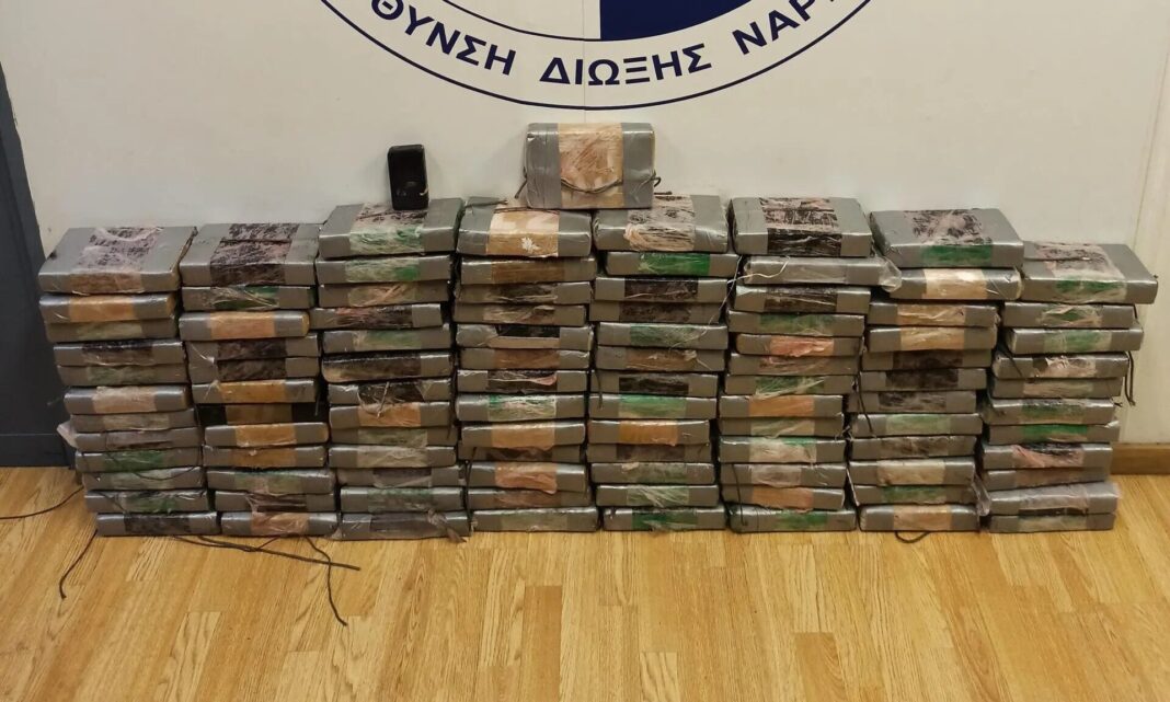 Εντοπίστηκαν πάνω από 100 κιλά κοκαΐνης σε κιβώτιο με κατεψυγμένα καλαμαράκια