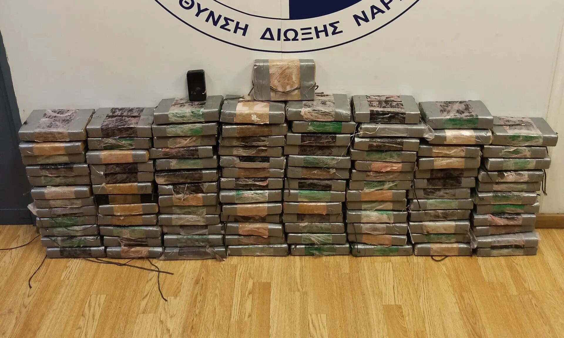 Εντοπίστηκαν πάνω από 100 κιλά κοκαΐνης σε κιβώτιο με κατεψυγμένα καλαμαράκια