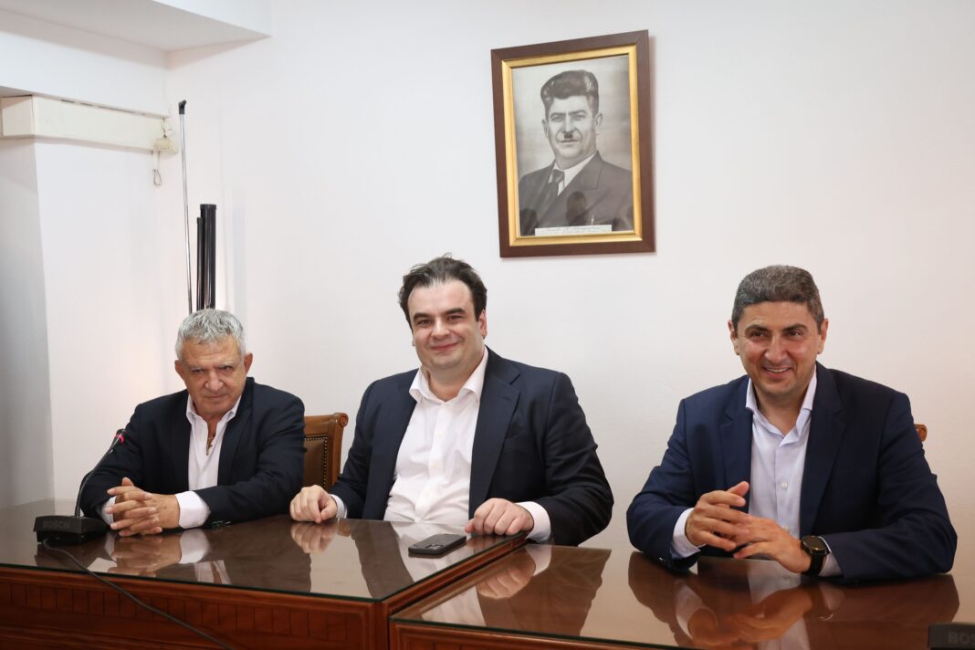 Σύσκεψη Δημάρχου Φαιστού με τον υπουργό Παιδείας και τον υπουργό Αγροτικής Ανάπτυξης στις Μοίρες