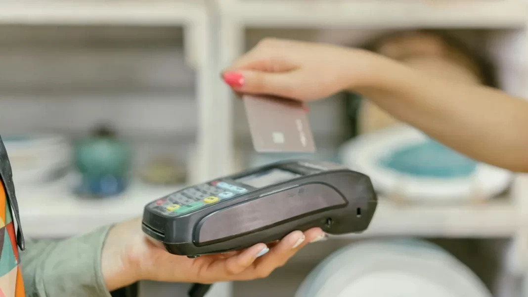 POS: Παράταση έως 10 Ιουνίου για διασύνδεση με τις ταμειακές μηχανές σε 7.600 επιχειρήσεις