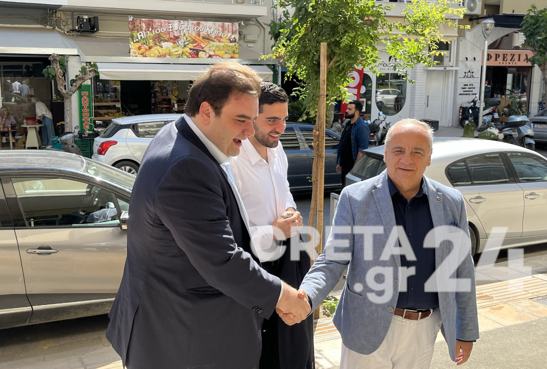 Συνεχίζει τις επαφές του στο Ηράκλειο ο Υπουργός Παιδείας
