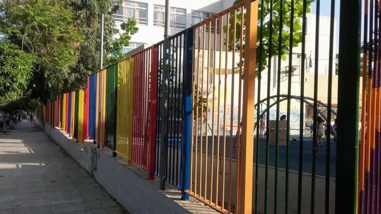 Μαθητές καταπλακώθηκαν από πόρτα σε δημοτικό σχολείο – Τραυματισμένο 9χρονο παιδί