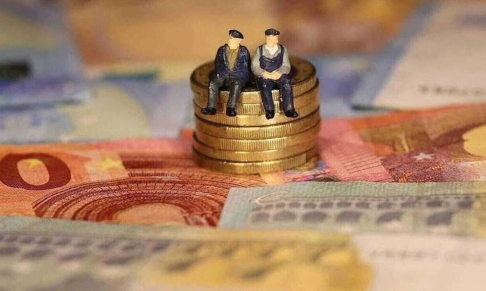 Στις 74.300 οι ληξιπρόθεσμες συντάξεις που περιμένουν να απονεμηθούν στους δικαιούχους