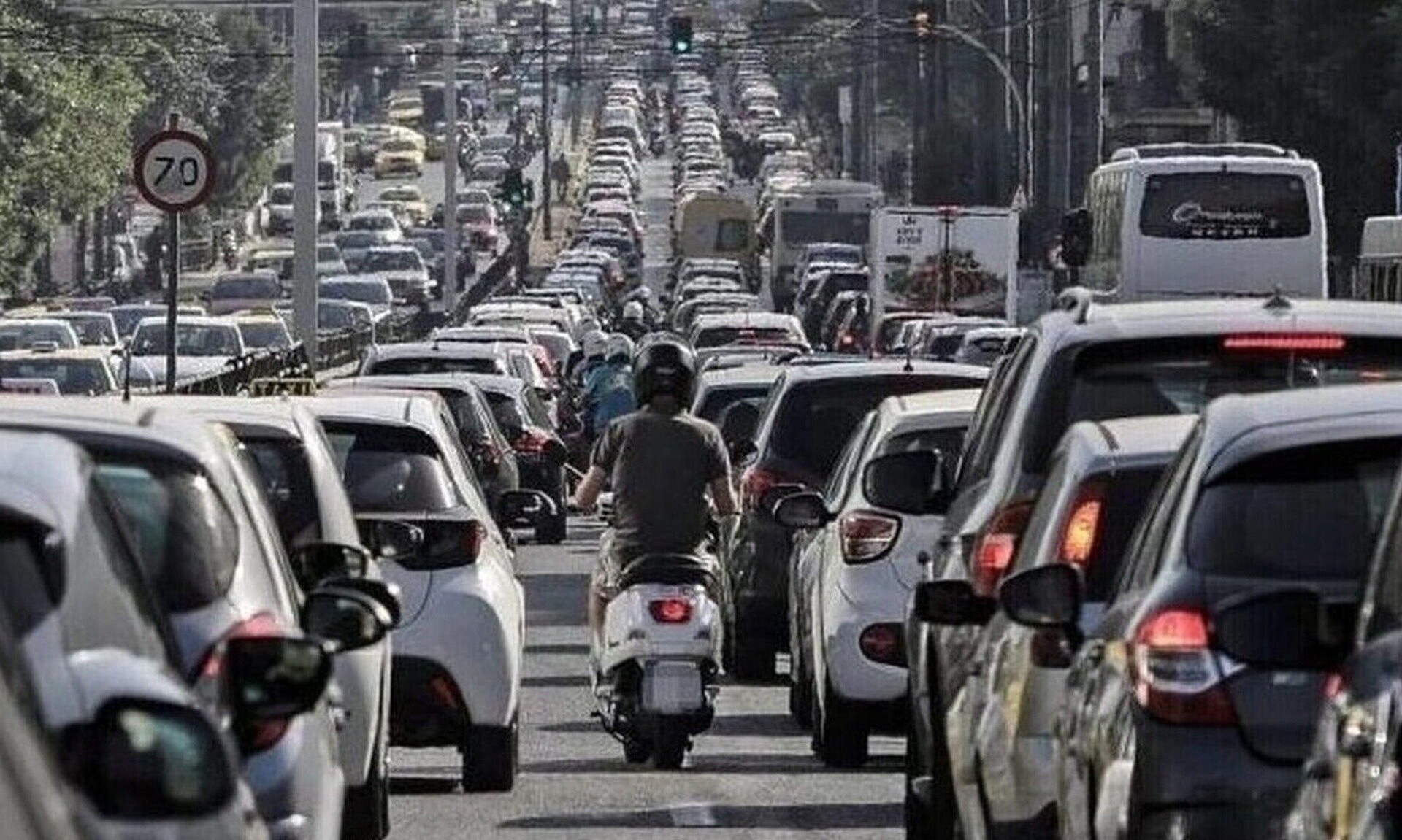 Τέλη κυκλοφορίας: Τι αλλάζει στα πρόστιμα για τους εκπρόθεσμους