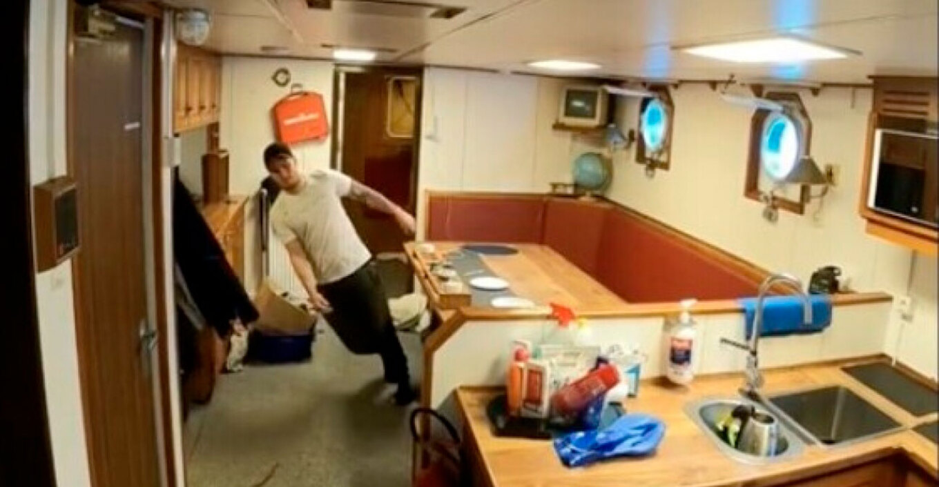 Βόρεια Θάλασσα: Γιατί είναι τόσο viral τα βίντεο με τα πλοία που χτυπούν στα κύματα