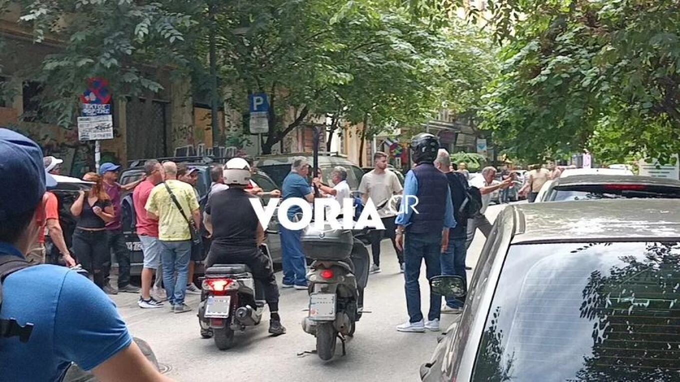 Άγριος ξυλοδαρμός μεταξύ οδηγών - Διακόπηκε η κυκλοφορία μέρα μεσημέρι
