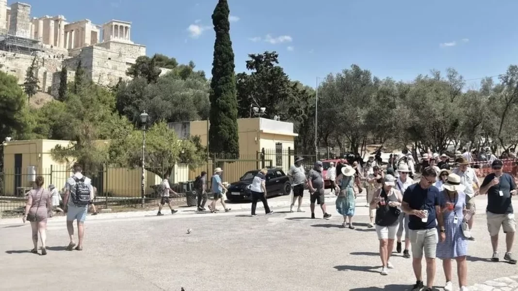 Τουρισμός: Οι θετικοί οιωνοί για νέο ρεκόρ το 2024