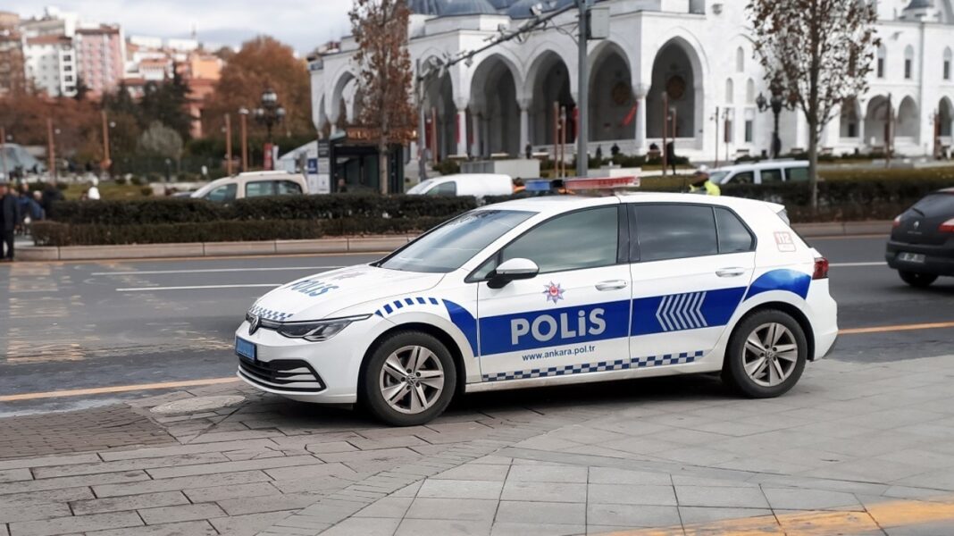 Σύλληψη υπόπτου που επιχείρησε να βγάλει από τη χώρα εκατοντάδες δηλητηριώδεις αράχνες και σκορπιούς